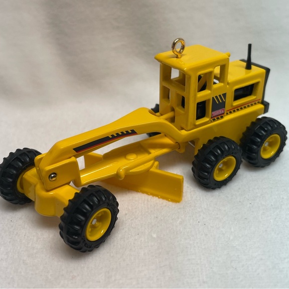 TONKA Road Grader Hallmark Ornament - Picture 1 of 9